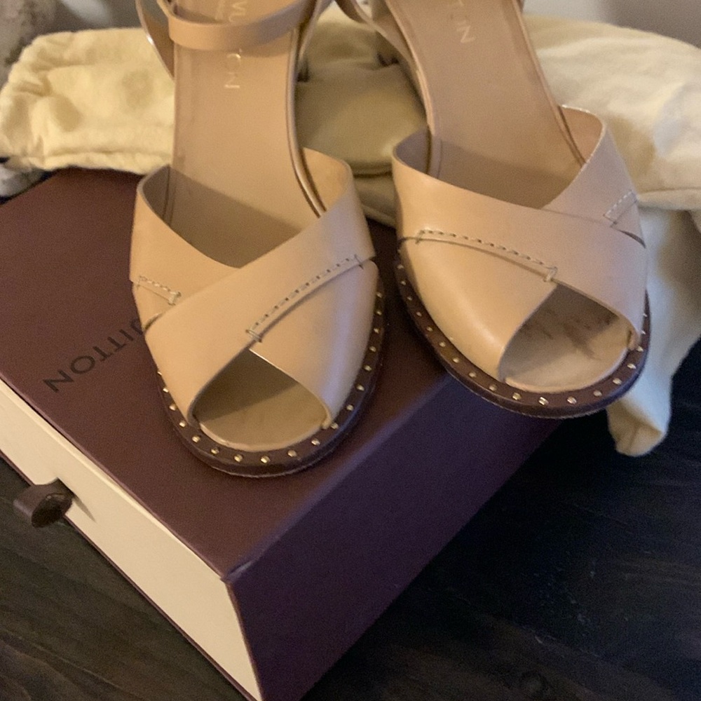Louis Vuitton Wedge Sandals with Leather Straps and Adjustable Ankle Closure - Picture 10 of 16